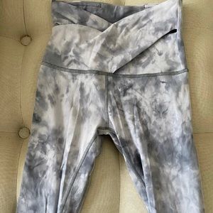 Lululemon Diamond dye align cross-wasted